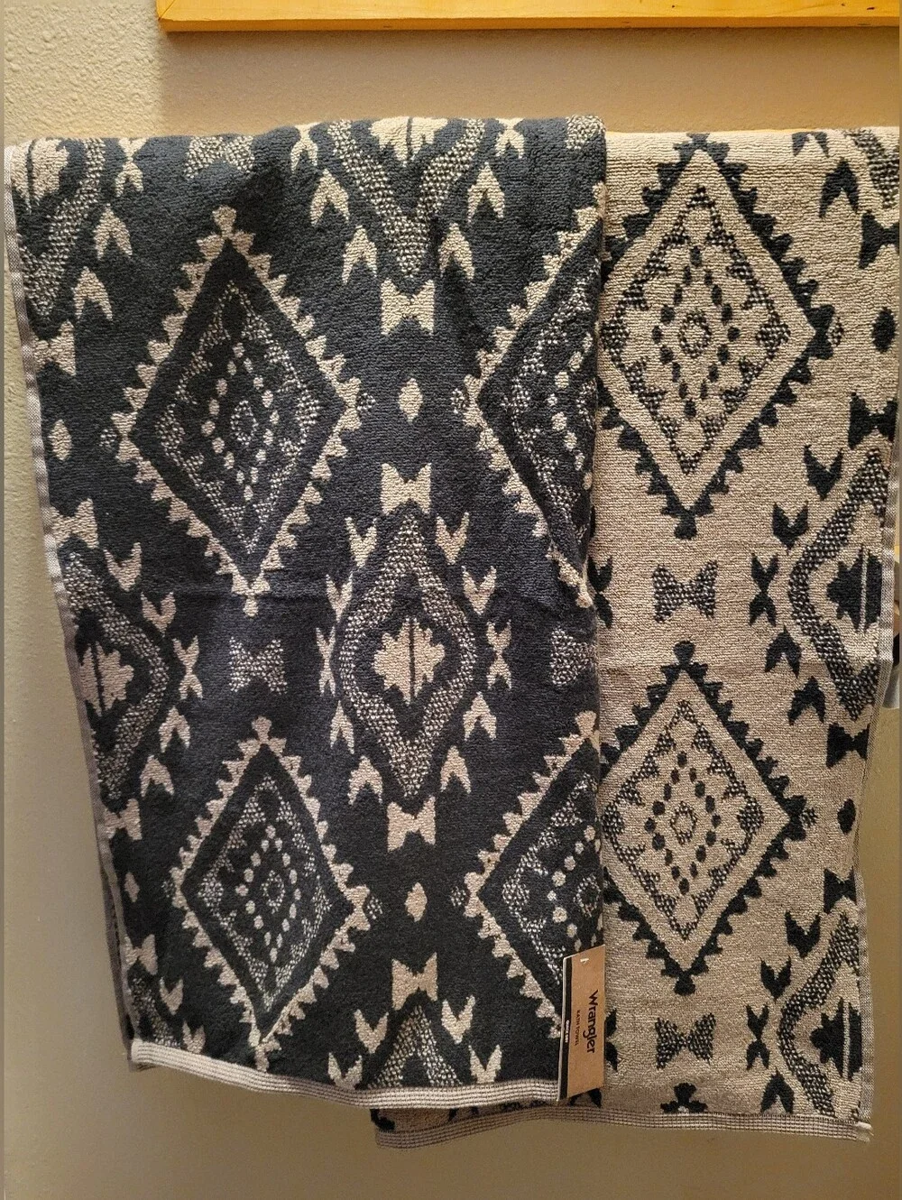 Wrangler Black and Tan Southwestern Hand Towel Set Buck Aztec 2 Bath 2 Hand